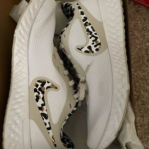 Nike leopard